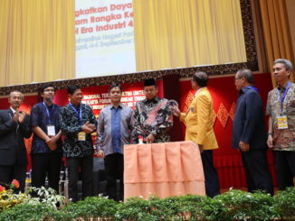 Pembukaan SNTEK Ke-10 dan FORTEI Ke-13 yang berlangsung di Auditorium UNP,