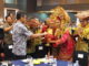 Penyambutan Guberur Sumbar Irwan Prayitno dengan sirih di cerana.
