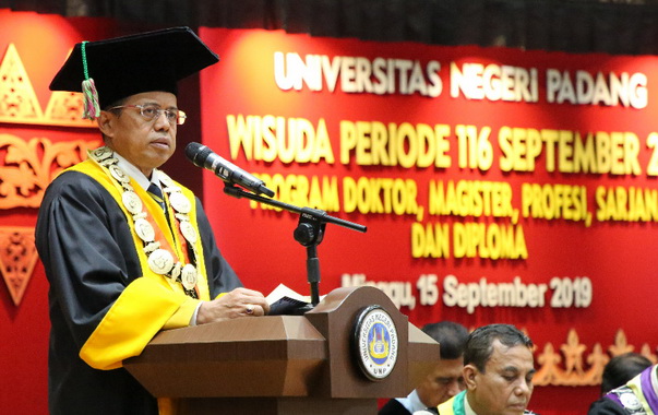 Prof Ganeri saat menyampaikan pidatonya.
