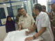Wagub Nasrul Abit saat berdialog dengan dikter yang merawat Anggi.