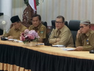 Wagub Nasrul Abit saat rapat yang dilaksanaka di Aula Kantor Gubernur.
