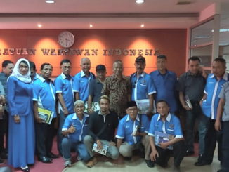 Anggota PWI Payakumbuh dan 50 Kota bersama Atal Sembiring.