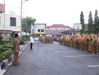 Apel pagi Senin di halaman Balaikota Solok,