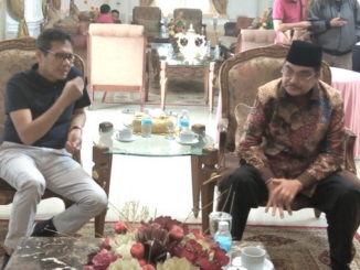 Gubernur Irwan Prayitno bersama Anggota DPD RI Leonardy Harmainy.