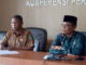 Staf Ahli DPRD Sumbar Shofwan Karim didampingi Kasubag Humas DPRD Sumbar Laswardi saat jumpa Pers