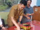 Wakil Walikota Payakumbuh memotong kue Ultahnya yang ke 48.