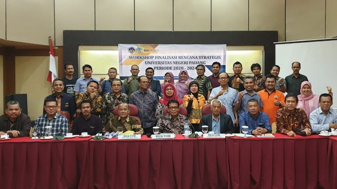 Pertemuan dan diskusi Iluni UNP di Batam.