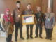 Walikota Fadly Amran didampingi beberapa kepala OPD terima tiga penghargaan nasional tahun 2019 di bidang layanan publik.