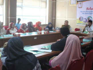Bupati Gusmal saat memberikan arahan pada pelaku ekonomi kreatif dan pariwisata Kab. Solok