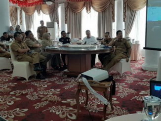 Bupati Irdinansyah Tarmizi sedang menayangan animasi Lapangan Cindua Mato