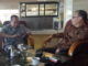 Bupati Yudas Sabbagalet saat menjelaskan tentan potensi dan situasi Mentawai.