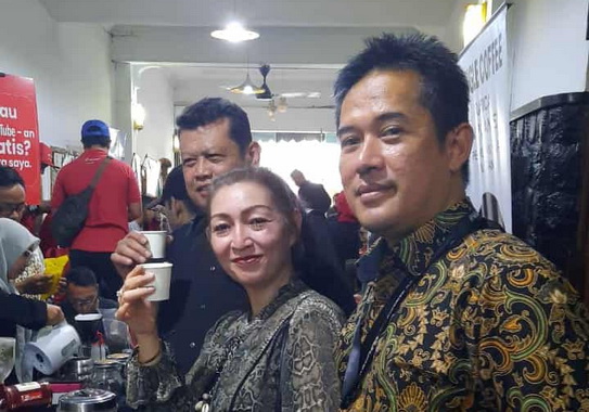 Didiet Arry Suparno, Ibu Catherine, Bapak Maryono, Ketum Koperasi Warjok Indonesia, di WEJICOFES 2019.