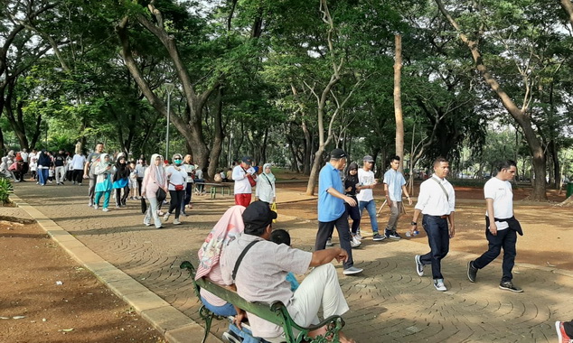 Jalan Santai warga Lengayang di Monas.