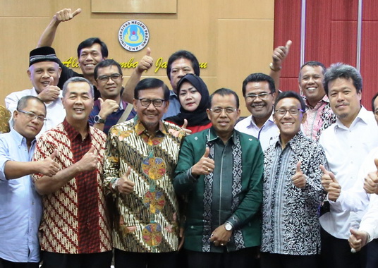 Prof Ganefri bersama aktifis ICMI Sumbar di UNP.