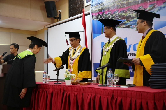 Wisuda terbatas di UNP.