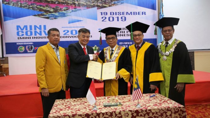 Yunia Wardi bersama Ketua Perwakilan UNP di Malaysia Prof Alex Ong dan pimpinan UNP.