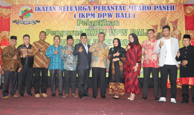 Bupati Gusmal bersama pengurus IKPM DPW Bali.