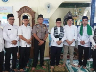 Bupati dan Kapolres Muratara saat berkunjung ke Desa Suka Menang.