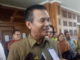 Genius Umar saat diwawancarai wartawan.
