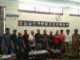 Ketua DPRD Pasaman Bustomi, SE foto bersama wartawan setelah jumpa pers.