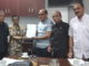 Ketua Fraksi Partai Gerindra Hidayar didampingi Sekretaris Fraksi Golkar Afrizal serta Sekretaris Fraksi Demokrat HM Nurnas saat menyerahkan dokumen kepada Ketua DPRD Sumbar Supardi