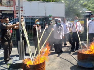 Pemusnahan barang bukti di Kejaksaan Negeri Painan.
