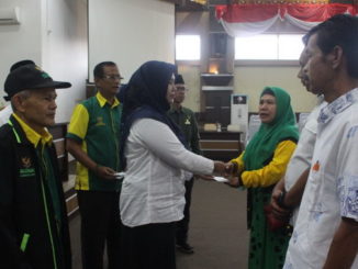 Penyerahan bantuan zakat utuk usaha produktif dariBaznas Kab. Solok.