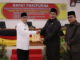 Penyerahan naskah Pandangan Umum fraksi-fraksi ke bupati Tanah Datar.