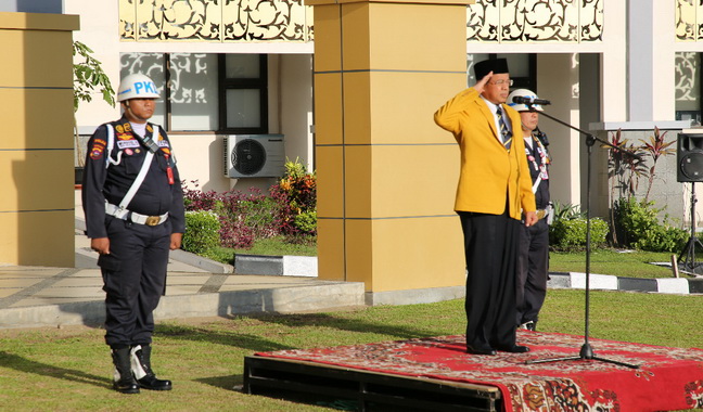 Prof Ganefri saat menjadi Irup pada upacara mengawali tahun 2020.