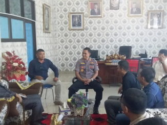 Silaturrahmi KPU Pessel dengan Kapolres Pessel.
