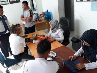 Suasana saat cek kesehatan gratis di Terminal Koto Lalang