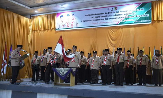 Walikota Padang saat melantik pengurus gerakan Pramuka se Kota Padang