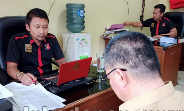 AWZ sedang menjalani pemeriksaan di satreskrim Limapuluh Kota.