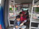 Anak-anak yang asyik membaca di Pustaka Keliling.