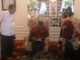 Bupati Gusmal saat mengisi SPT.