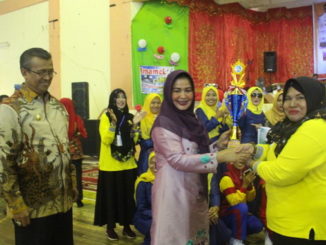 Bupati Solok memberi apresiasi kepada kepala sekolah dan guru TK