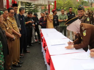Penandatangan kkesepakatan antara Pemko dengan Kejari Bukittinggi.