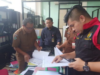 Penyidik dari Kejaksaan Negeri Payakumbuh geledah ruangan RSUD Adnan WD Payakumbuh terkait dugaan korupsi incenerator.