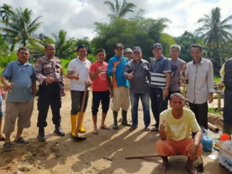 Wako Erwin Yunaz saat goro bersama masyarakat.