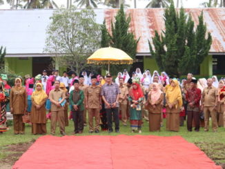 Wako Riza Falepi saat menghadiri wisuda Tahfidz Alqur'an angkatan 1 SMPN 2 Payakumbuh.