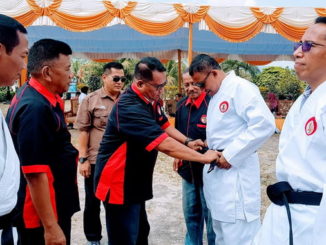 Prosesi penganugerahan Sabuk Hitam Kehormatan Lemkari di Istano Basa Pagaruyuang.
