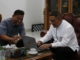Wako Ramlan Nurmatias saat mencek data sensur penduduk online.