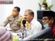 Bupati Ali Mukhni saat Video Telconference dengan Guburnur Sumbar.