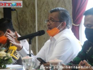 Bupati Gusmal saat memberi pengarahan.