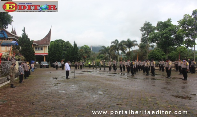 Bupati Gusmal saat memimpin Aael kesiapan PSBB.