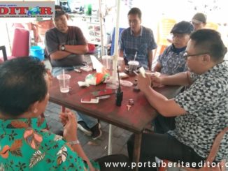 Dr. Al Antasari ketika memberikan keterangan kepada wartawan.