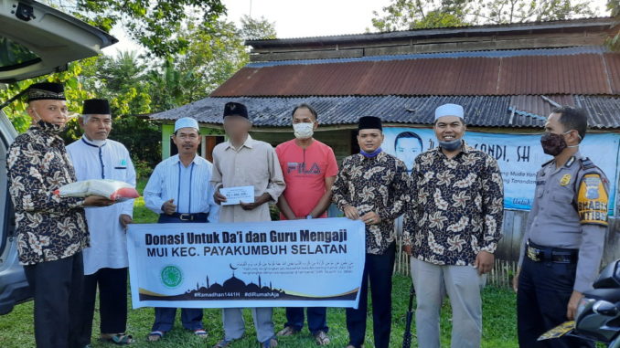 Guru Mengaji dan Da'i di Kecamatan Payakumhuh Selatan yang dapat santunan dari MUI .