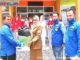 Penyerahan bantuan yang dilakukan DPC Demokrat Pasaman.