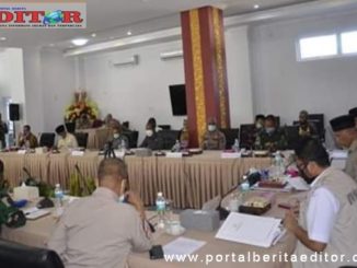 Suasana rapat penanganan covid-19 dangan pembahasan mengenai PSBB.