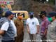 Wabup Yulfadri Nurdin saat mendampingi Gubernur Sumbar meninjau lokasi longsor di Air Dingin.